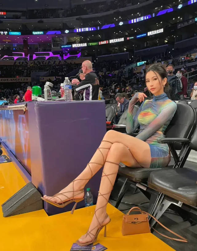 nba球星玩中国美女图片