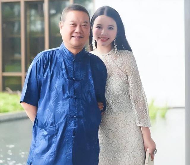 原创顶级名媛余晚晚拒绝父亲余静渊百亿资产自己创立品牌