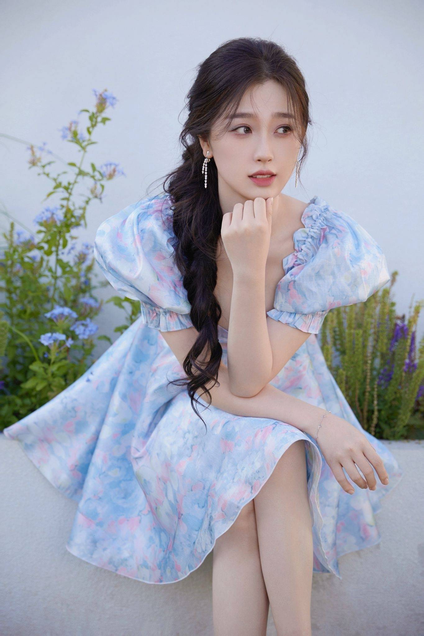 虞书欣碎花连衣裙性感写真_虞书欣_写真_连衣裙