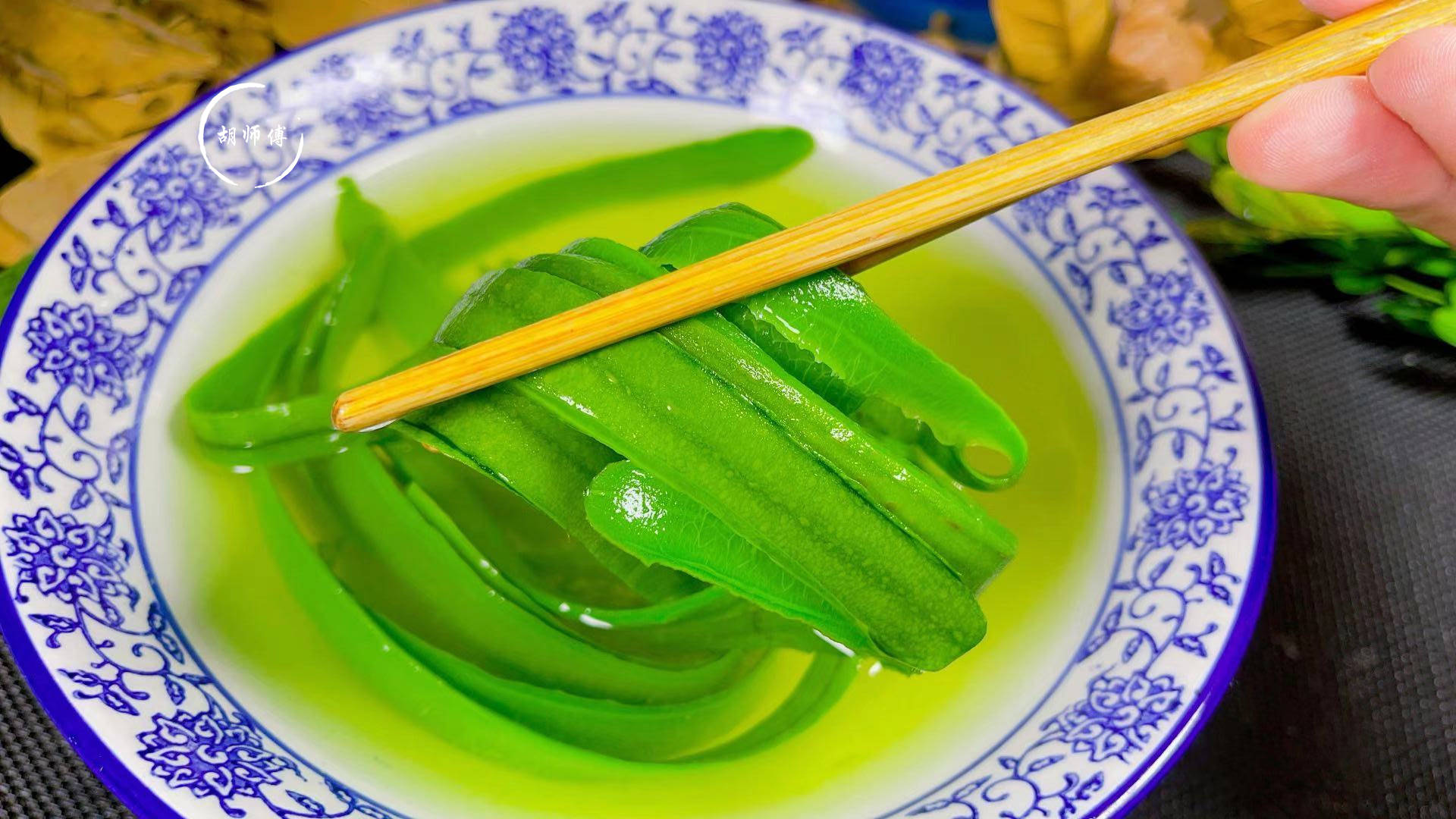 丝瓜皮的作用太厉害了,可惜很多人都把它扔掉了,看完后长见识了_皮汤