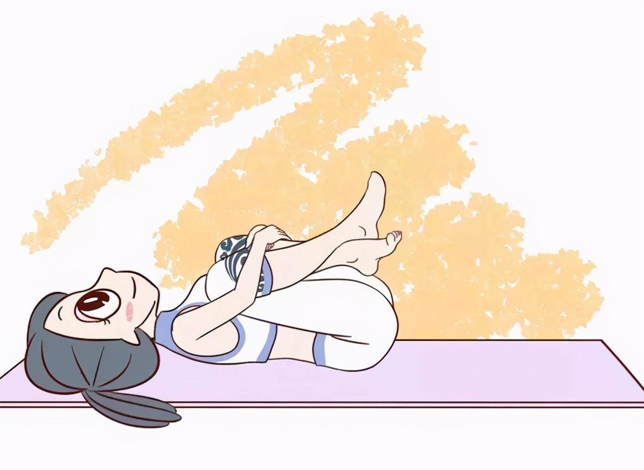 第一个动作:仰卧抱膝式看到温碧霞如此"冻龄"的身材来自于瑜伽的锻炼