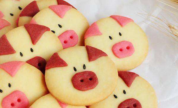 原创在家自制小猪曲奇饼干造型可爱诱人孩子不离手一个接一个吃