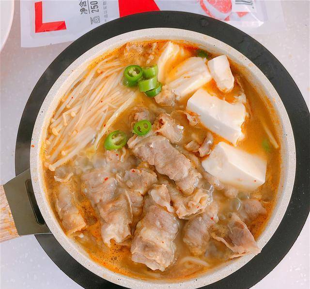 肥牛_泡菜_金针菇