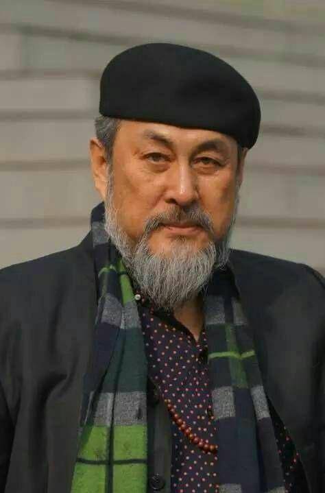 64岁陆树铭和妻子秀恩爱,演关羽火一辈子,年少轻狂为爱不听话_周星驰