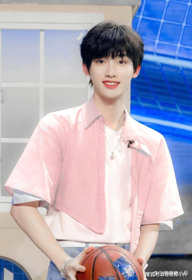 贯穿整个台风计划的丁程鑫,用七年改变了时代峰峻的淘汰制规则!