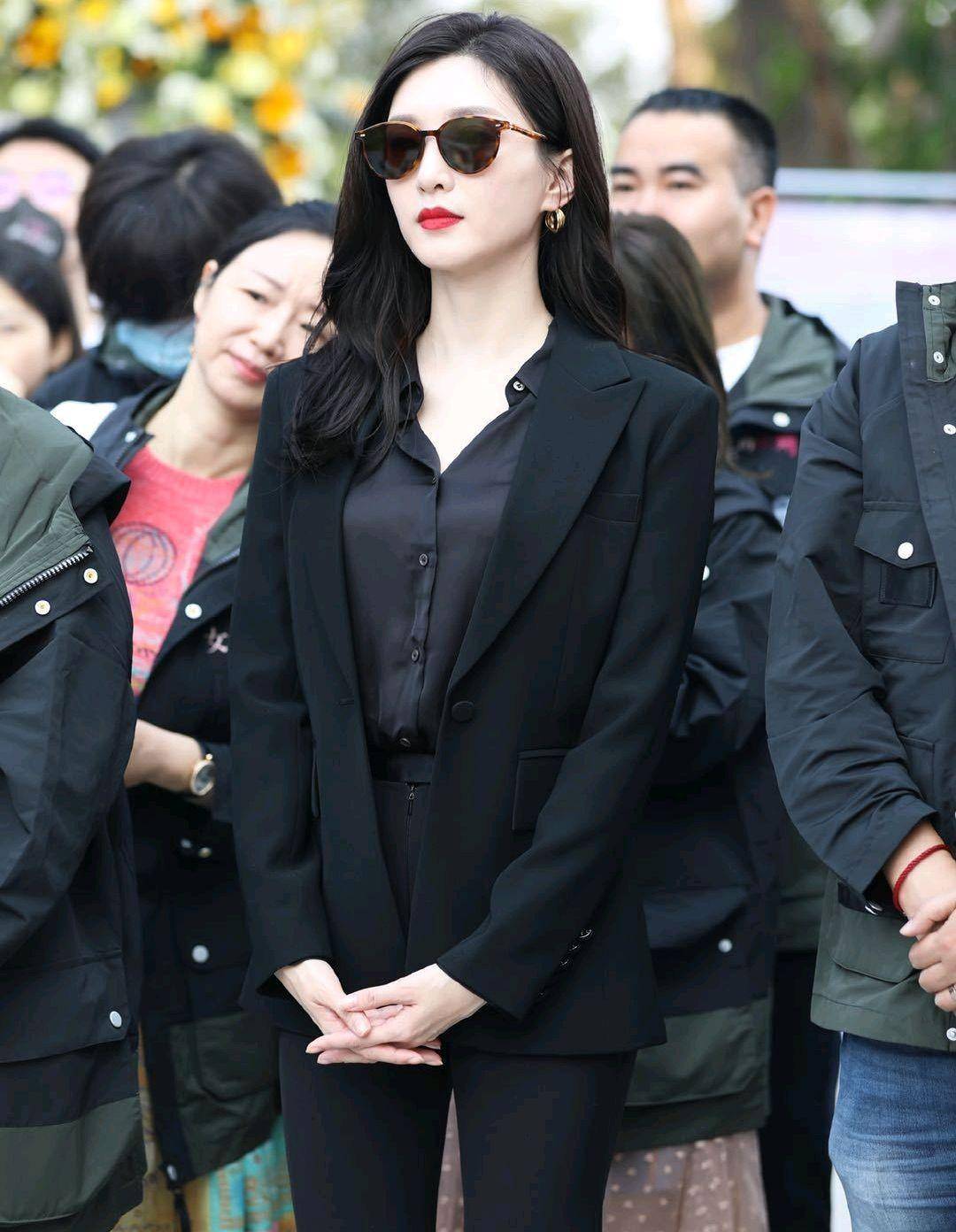 原创江疏影艳压春光了戴60万钻石耳环拍照美得让人心动