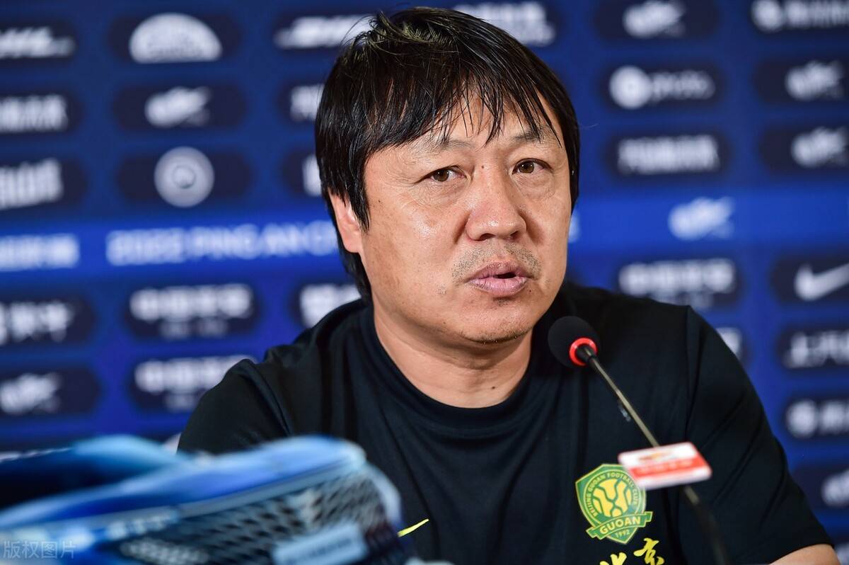 谢峰最新表态引爆争议张玉宁很无奈球迷吐槽你比谢晖差远了