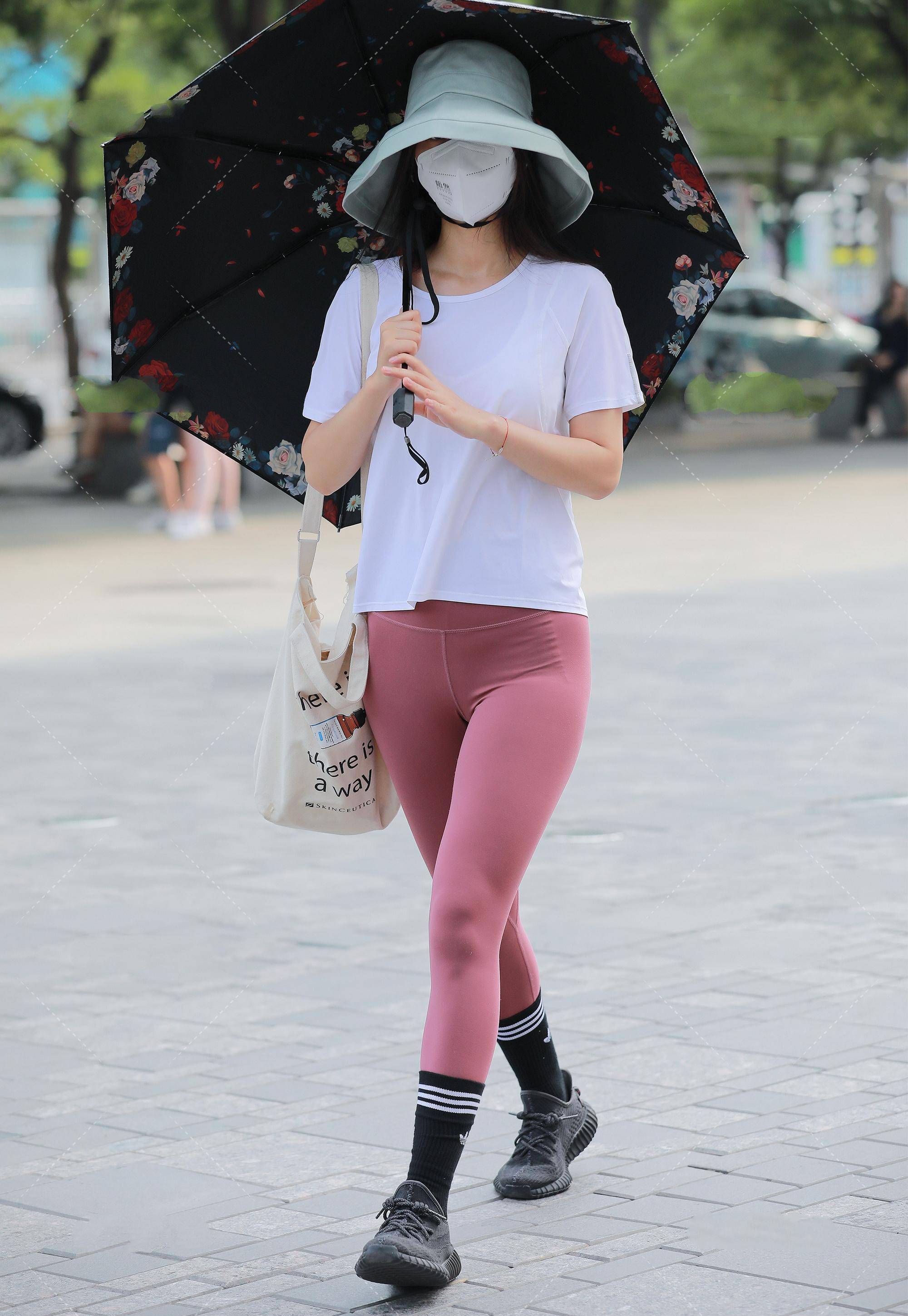 西瓜红瑜伽裤搭配奶油绿渔夫帽,活泼可爱,甜美清新_运动服_裤子_款式