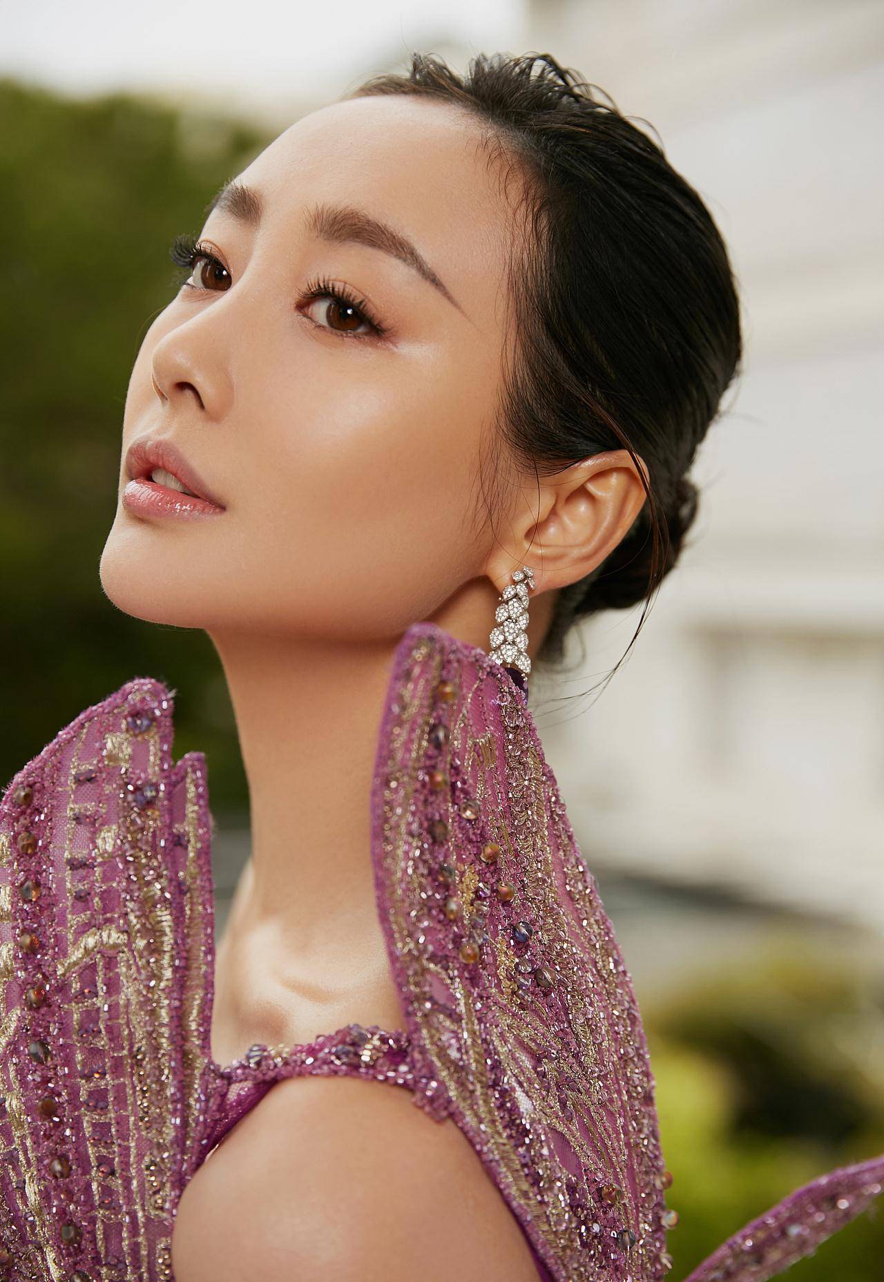 原创32岁的李纯妩媚动人女人味十足李妈妈也是天生丽质啊