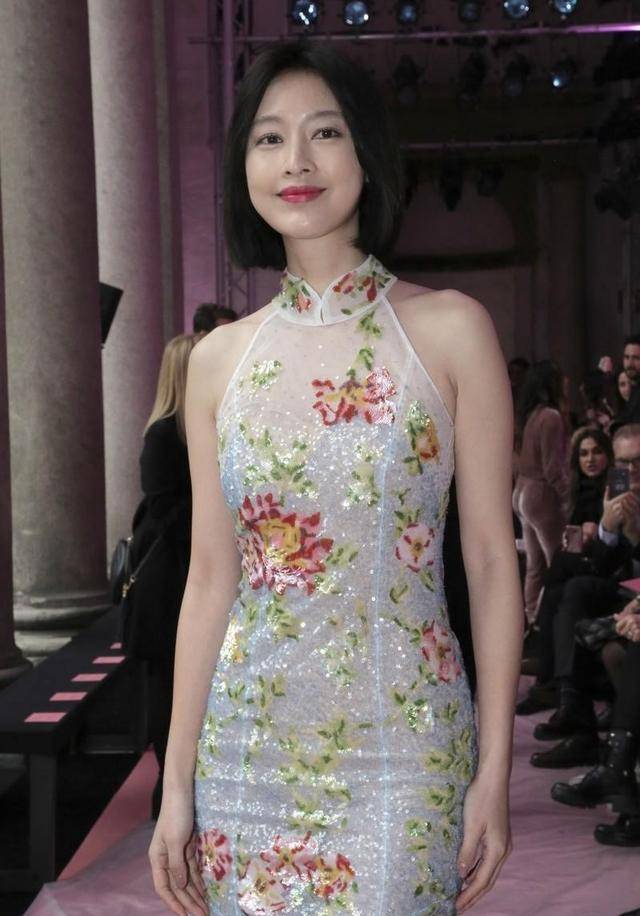 穿刺绣印花旗袍秀东方魅力,气质惊艳真长脸_身材_造型_线条