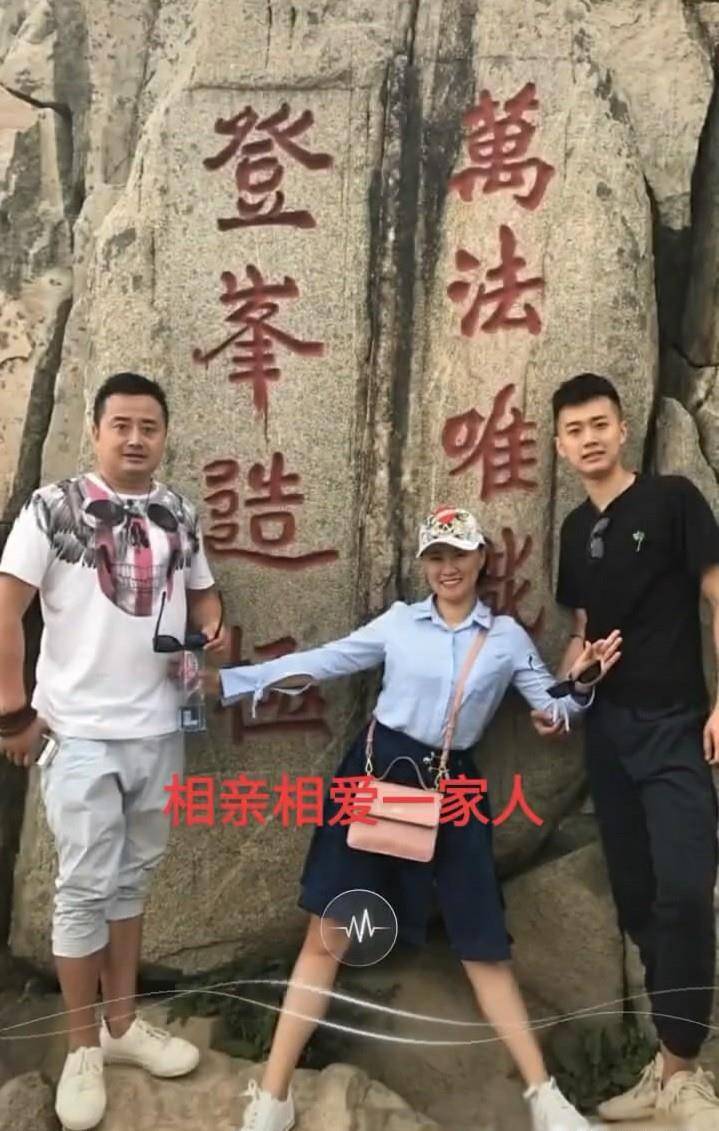 闫光明老婆图片