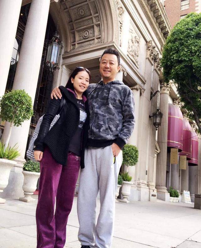 原创知名演员郭涛娶小17岁妻子生一儿一女幸福美满