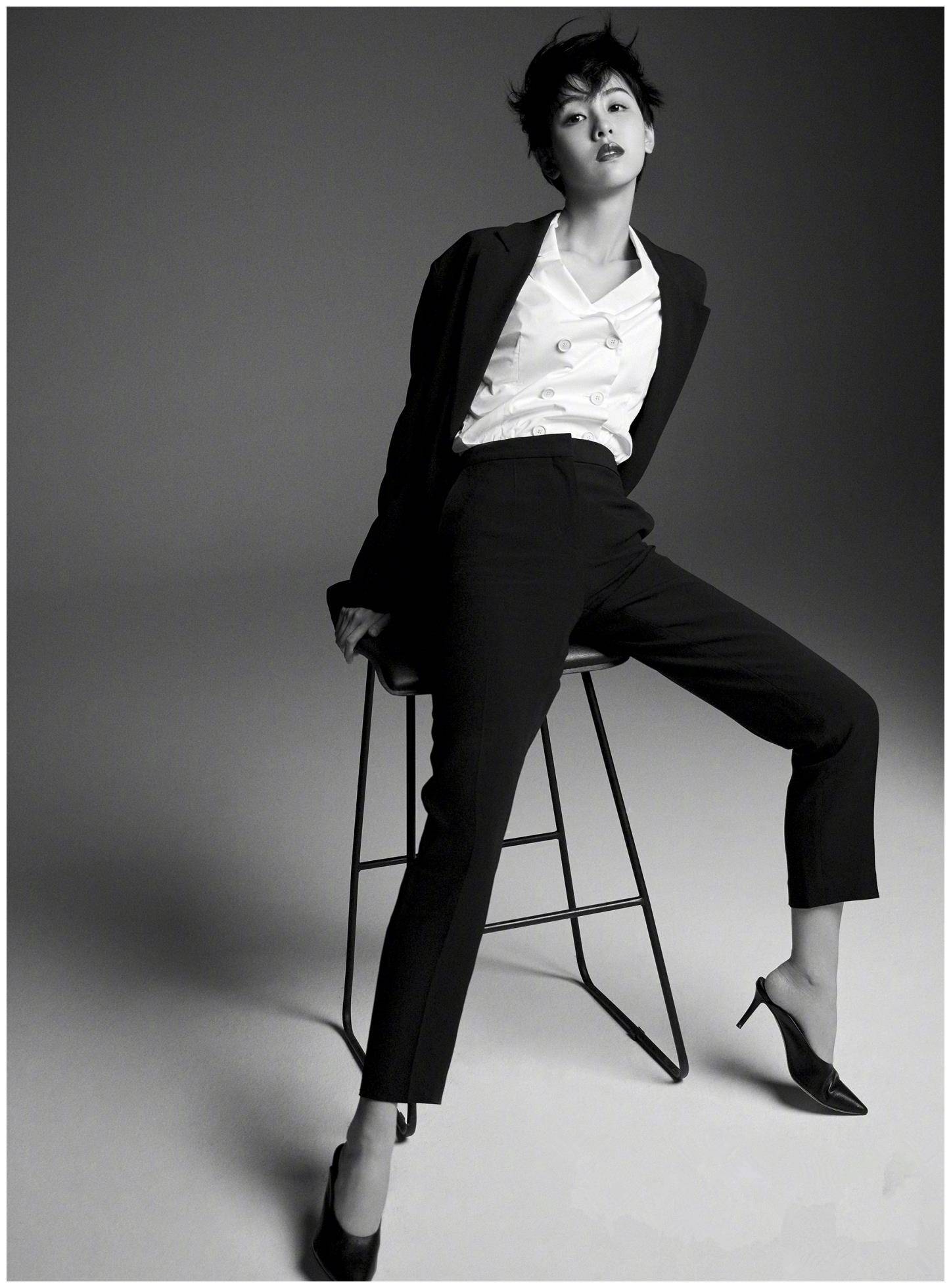 陈都灵找准风格后造型越来越大胆罕见短发配西装又美又飒