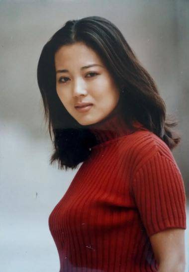 如今却成土气大妈,这些女星年轻时也太惊艳了_萨日娜_王澜_母亲
