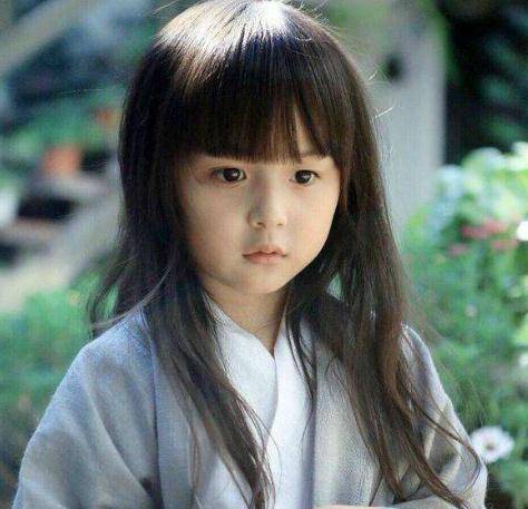 7岁和刘德华合作,当众骂周星驰没演技,一代童星终成为路人_关佩琳