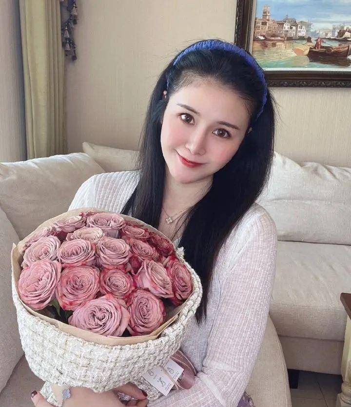 原来她今年才30岁啊!"很多人见过她的工作照,但生活照一定没见过.