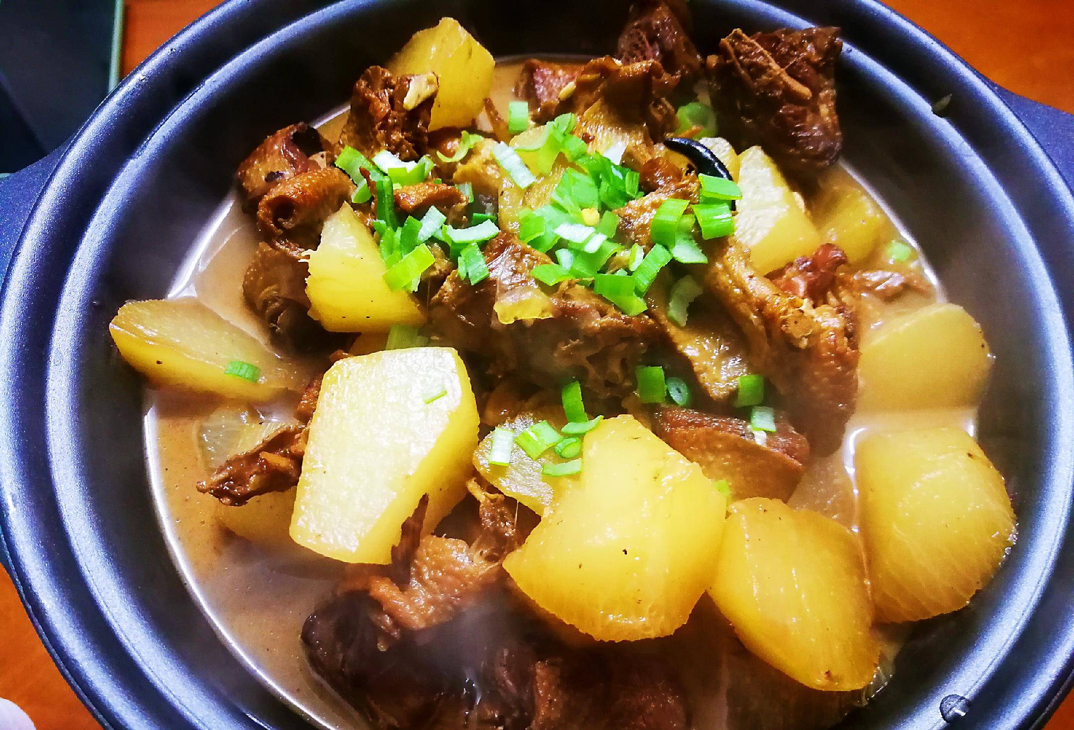 腊味精品美食"腊鸭火锅",去油腻,去腥的方法,你都知道吗?