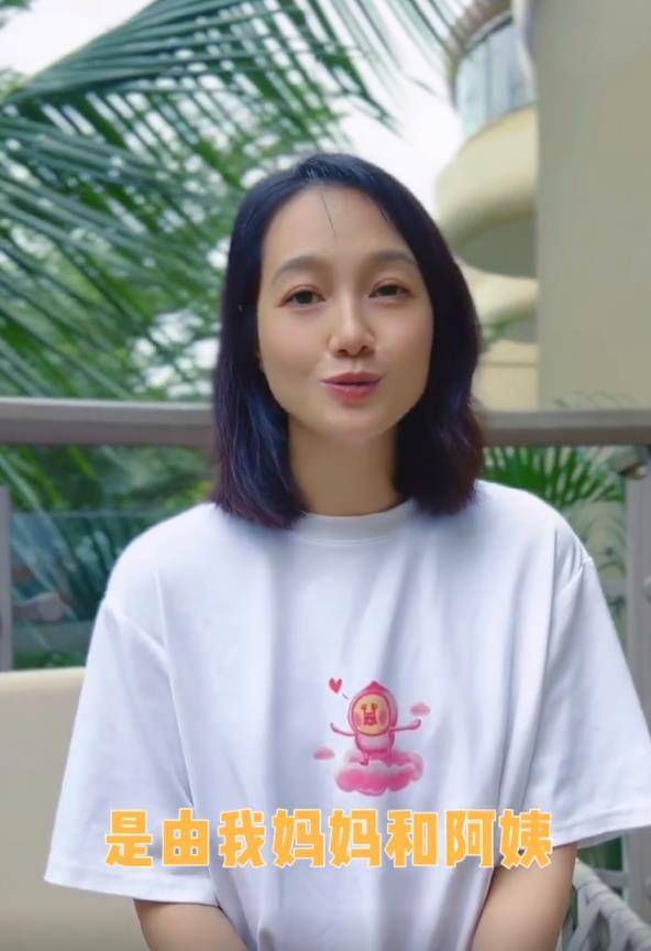 原创40岁朱丹近况曝光脸胖一圈口红遮不住唇纹分享带娃日常引争议