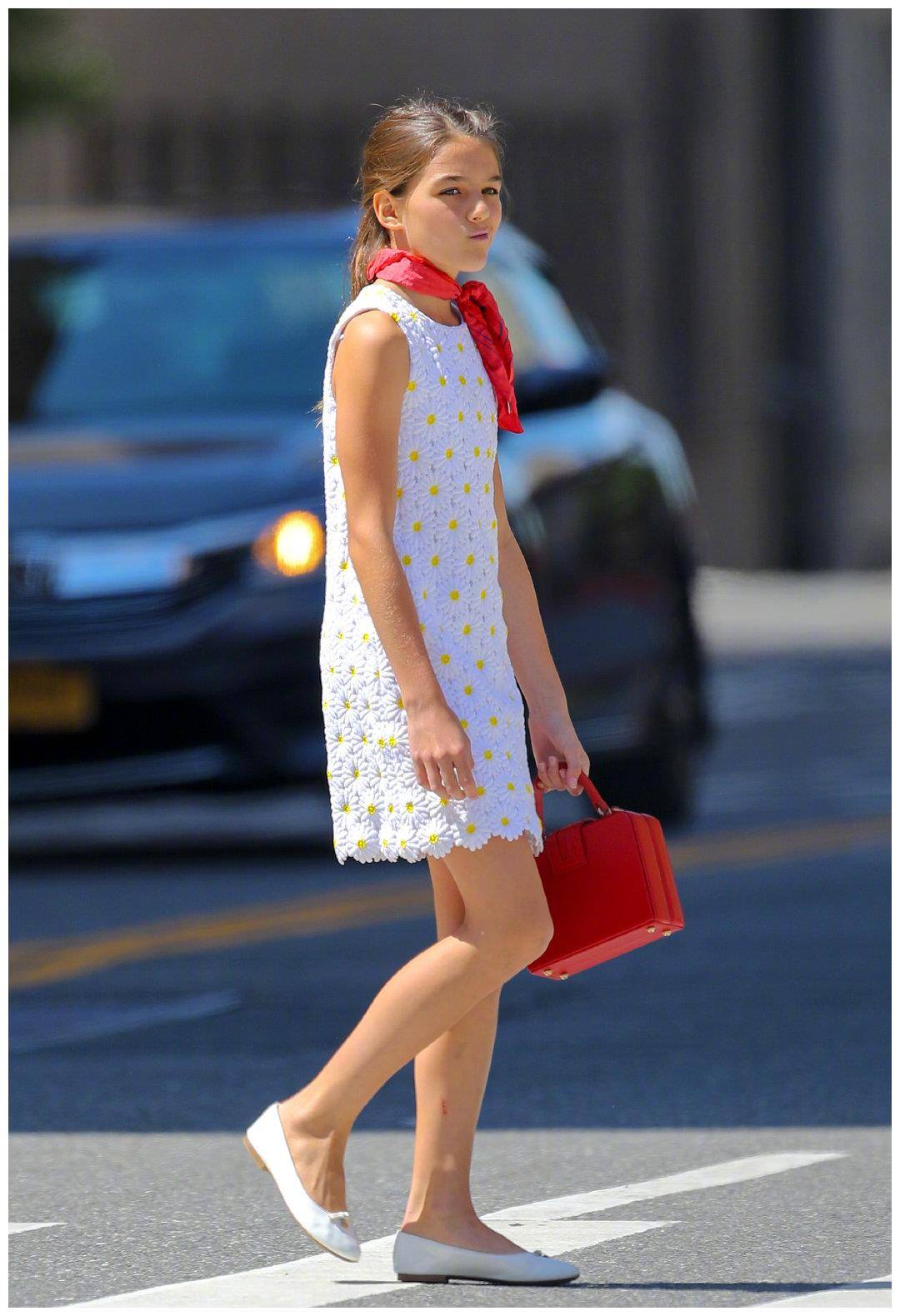 现在苏瑞已经是个大女儿了. 穿搭的品味明显提高了很多.