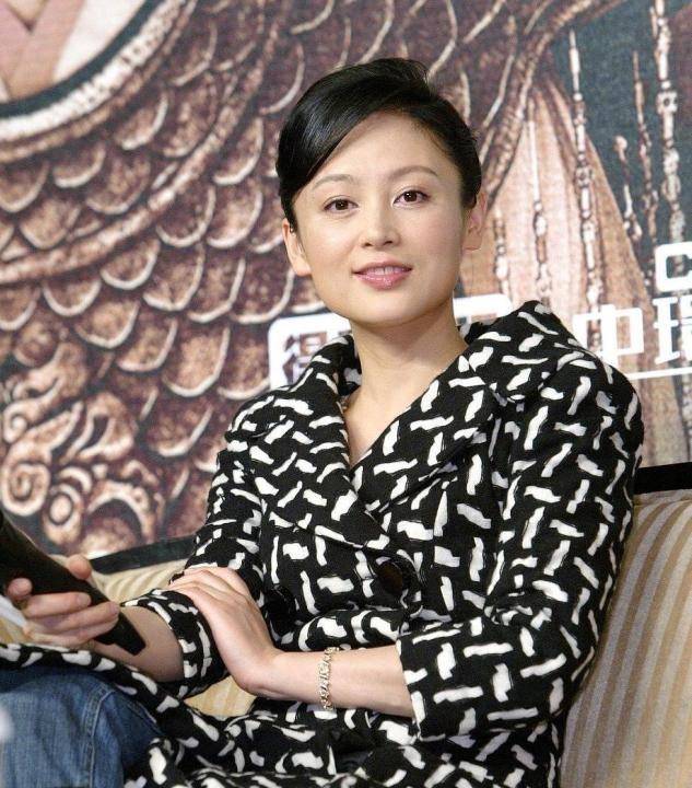 原创53岁陈红最新近照曝光双眼无神面容憔悴网友差点认不出来