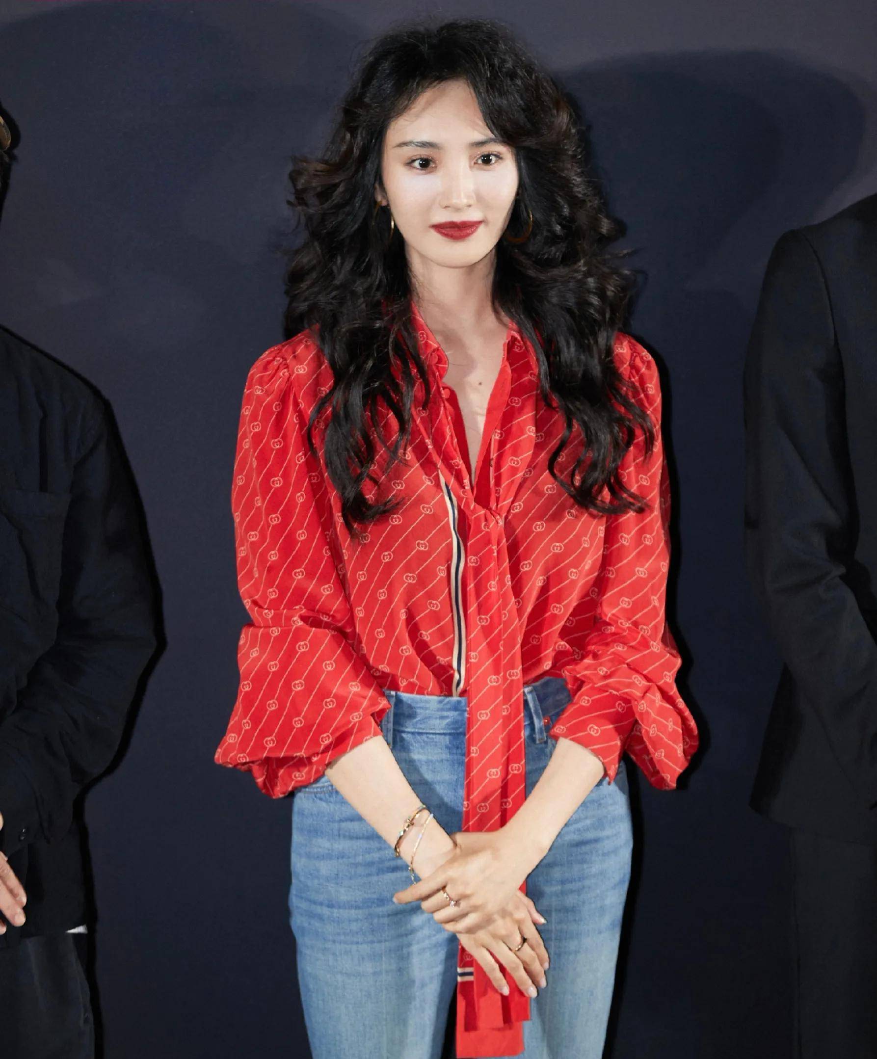 1992年出生的王紫璇今年29周岁,身高1米72,还是毕业于中央戏剧学院的!