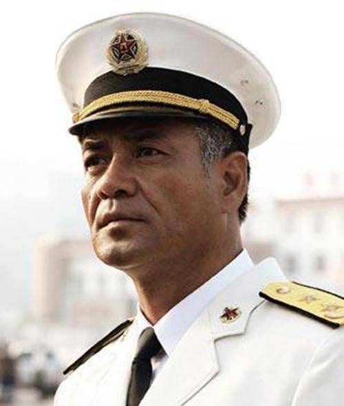 25岁开始演戏,国家一级演员,成名后抛弃糟糠之妻,如今过成这样_尤勇