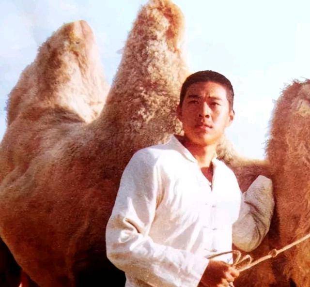 "视帝"张丰毅:戏外和头婚妻子性格不合,把二婚妻子宠成公主_角色_祥子