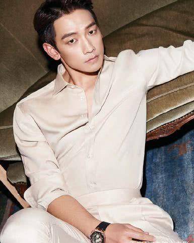 rain穿14年前"李英宰"小黄衣出游,瞬间穿越《浪漫满屋》_金泰希_电视