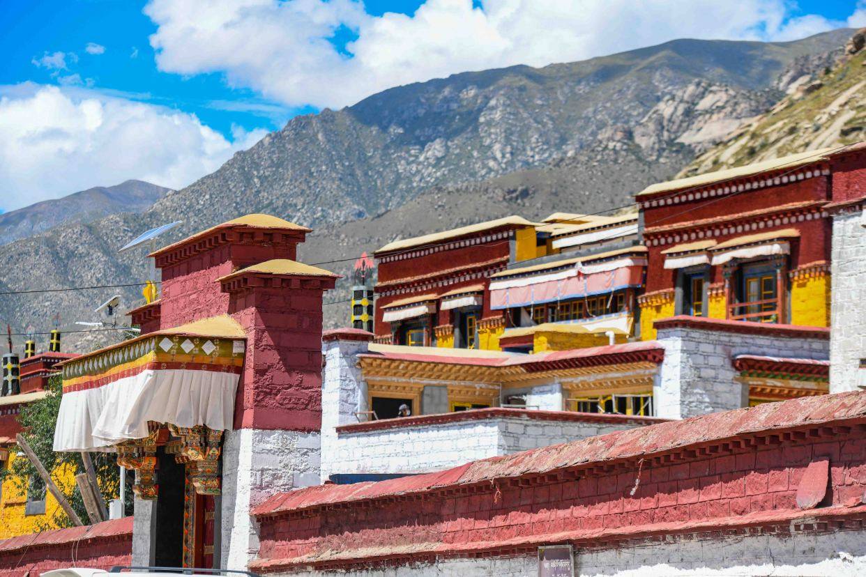 西藏必去！这是拉萨三大寺之一的色拉寺，每天都可以看精彩的辩经