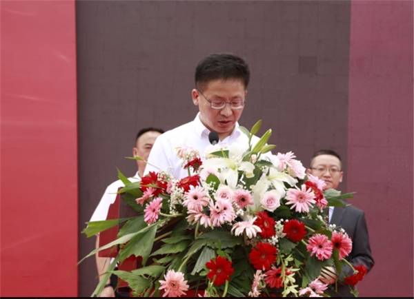 中共怀宁县委常委,常务副县长王凯红在致辞中指出,加快县域经济的高
