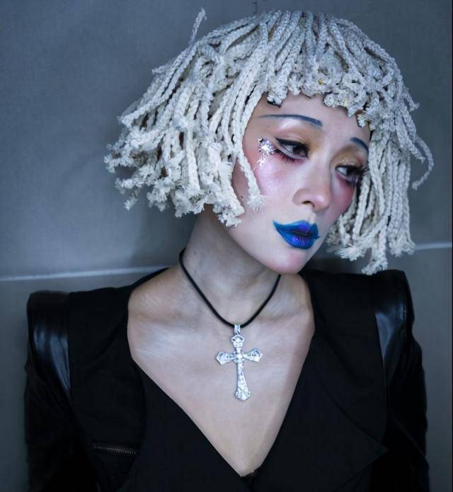 原创章子怡玩出新花样雷人造型别有气质和小苹果同框犹如亲姐妹