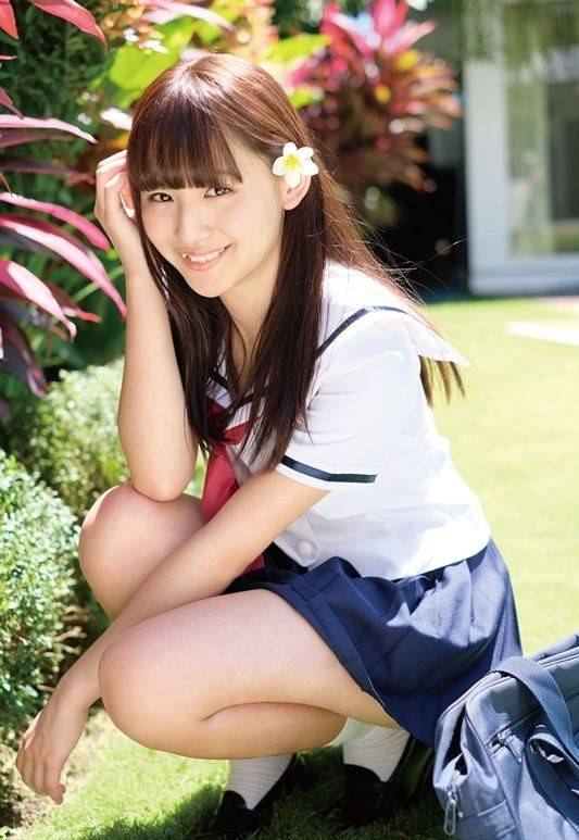 17岁日本少女浅川梨奈出道被称为日本千年一遇的童颜玉女