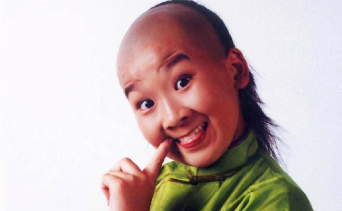 原创小叮当谢昀杉已30岁了近照童颜未变身材发福像大叔