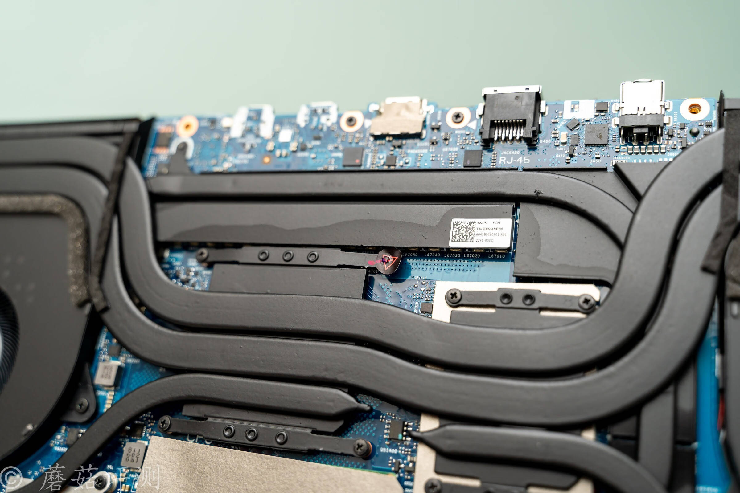 精致外观,爆表性能,一触即发,rog枪神6 plus超竞版游戏本 拆解评测