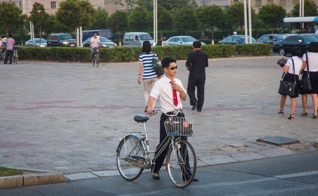 抓拍：见多识广的平壤人