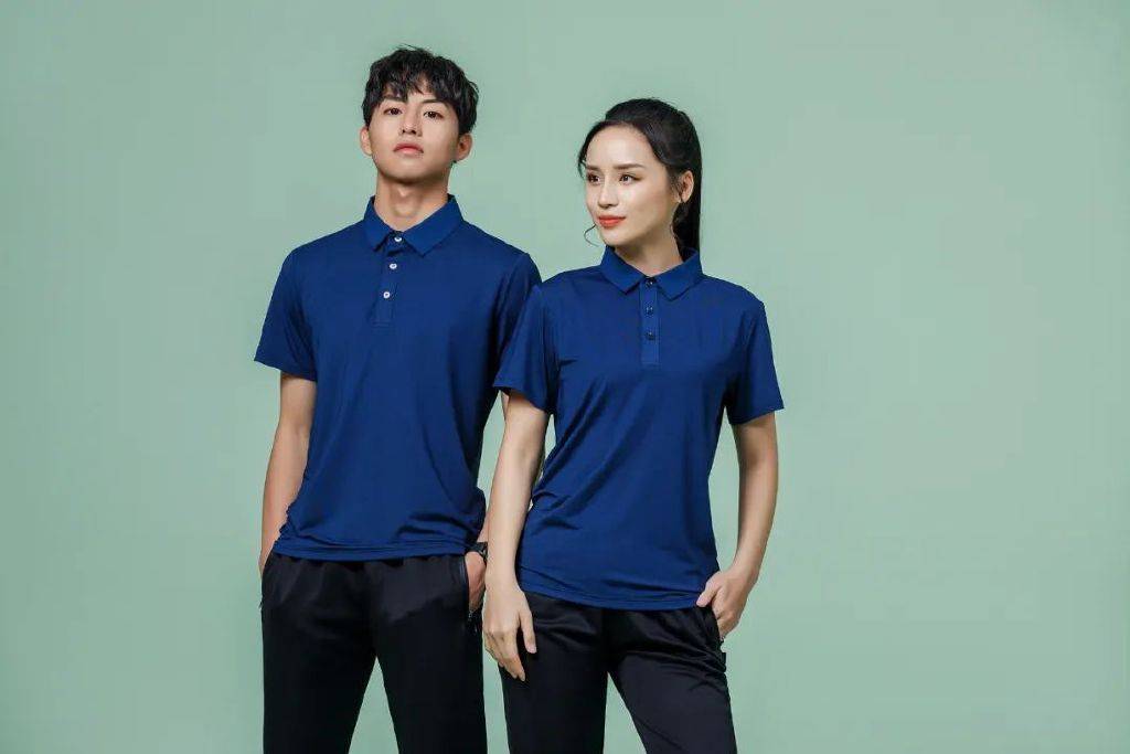 那就认准蓝步,我们是专注于个人和企业定制服装的服务团队,服装质量好