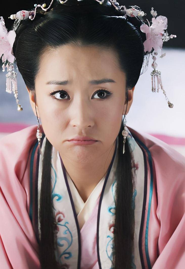 苗圃嫁大21岁老公,喜获幸福,龙凤胎儿女颜值超高,神似混血儿