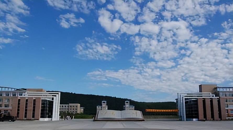 9,七台河:勃利县高中实力最强,七台河高中实力也不弱.