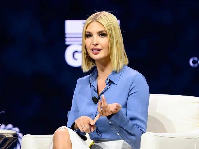 伊万卡真是太丰满了穿衬衫配包臀裙大秀腰臀比衬衫都快炸了