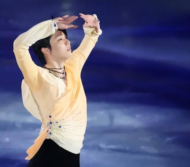 原創羽生結弦人氣爆棚現場冰演座無虛席柚子一襲白衣仙氣飄飄