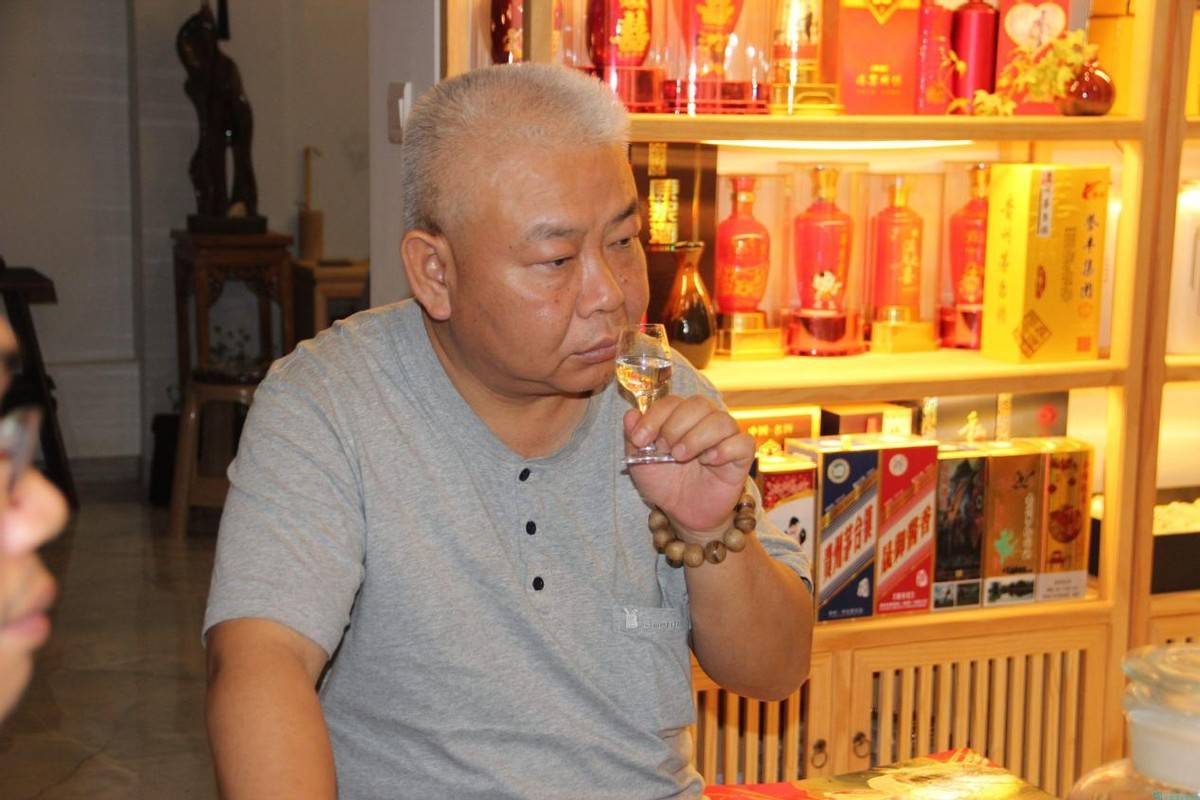 陕西50岁大叔每天坚持自饮半斤白酒如今喝出3个深刻教训