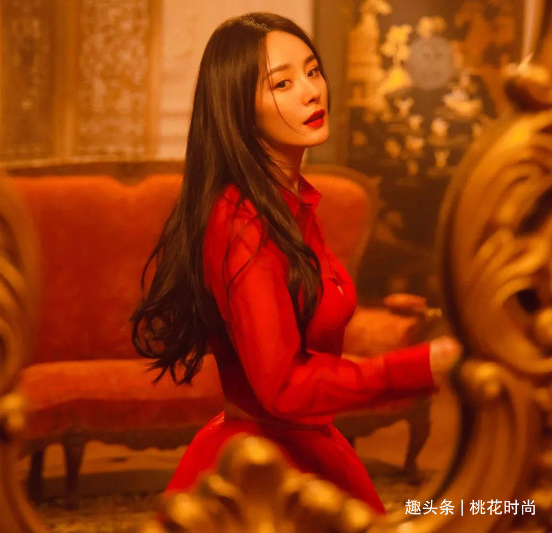 原创性感女王杨幂代言维多利亚的秘密既有魅惑红又有神秘黑