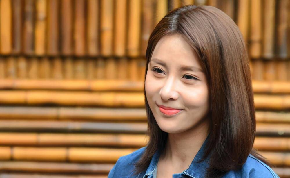 原创笑言有受虐倾向的贾青34岁未婚单身却有着一大帮儿女