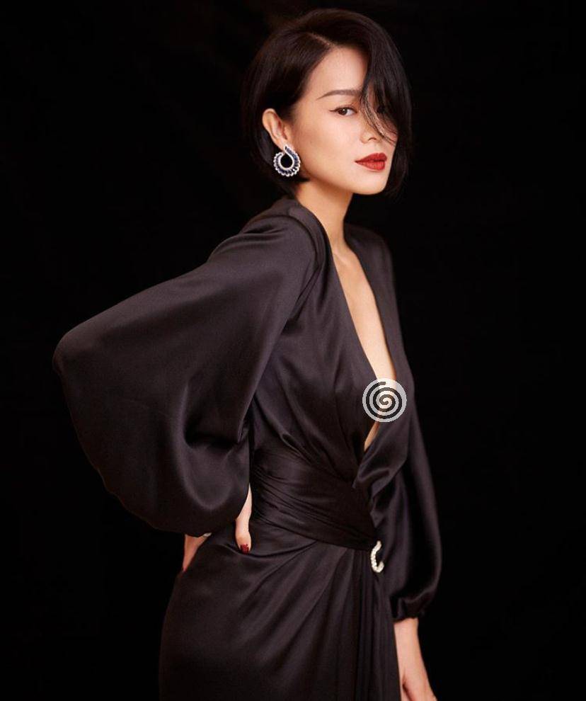 她在41岁迎来好看小巅峰,胡杏儿美得气场全开,女人四十更精彩