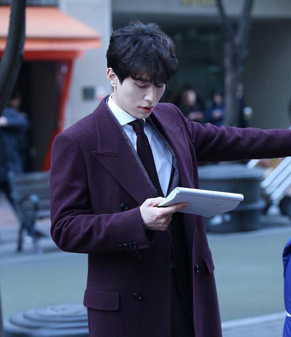 有的男人就是越老越帅_李栋旭_大衣_西装