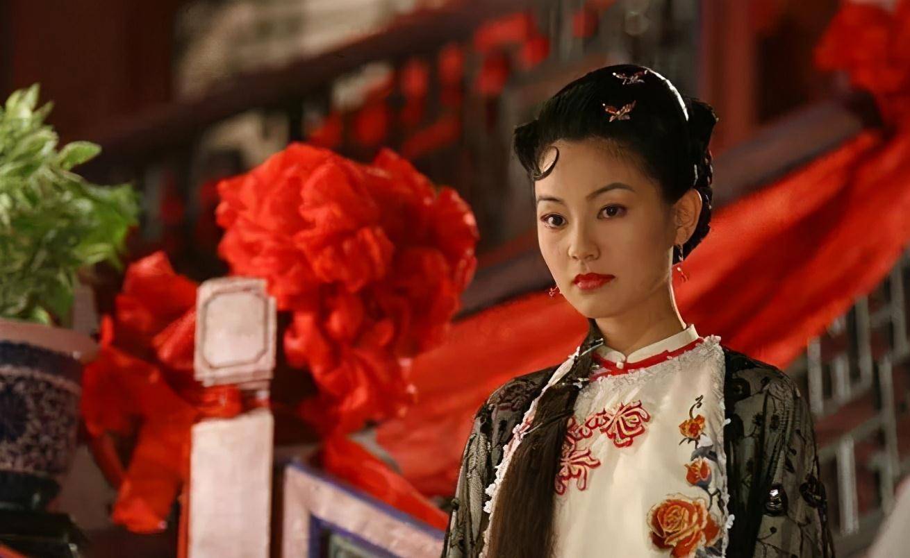 原创14年前的大清后宫38岁伊能静屋顶跳舞霍思燕客串戏子