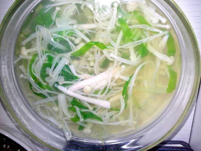 老话说苦夏喝汤身体健康之金针菇鸡丝汤