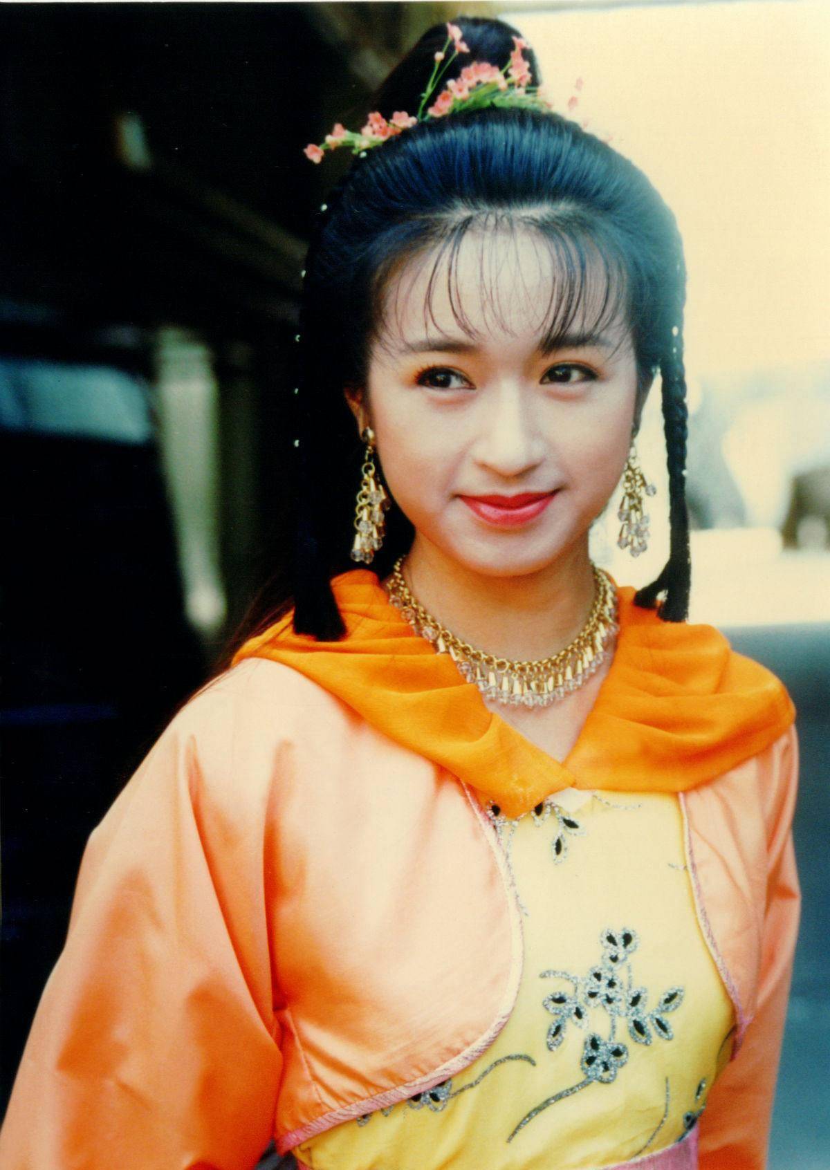 龚慈恩饰演的程灵素冰雪聪明,情深义重,为了救胡斐而牺牲了自己的生命