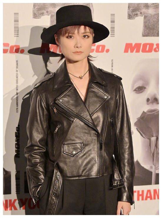 原创李宇春这一身黑酷到极致皮衣配长裤化身骑士戴宽檐帽气场全开