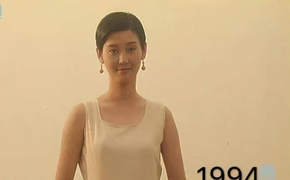 原创53岁徐帆年轻似少女她曾是王志文女友为何甘愿做冯小刚小三